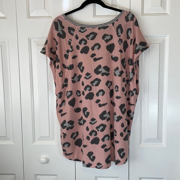 EUC CY Animal Print Short Sleeve Shirt Size Large - Picture 2 of 3